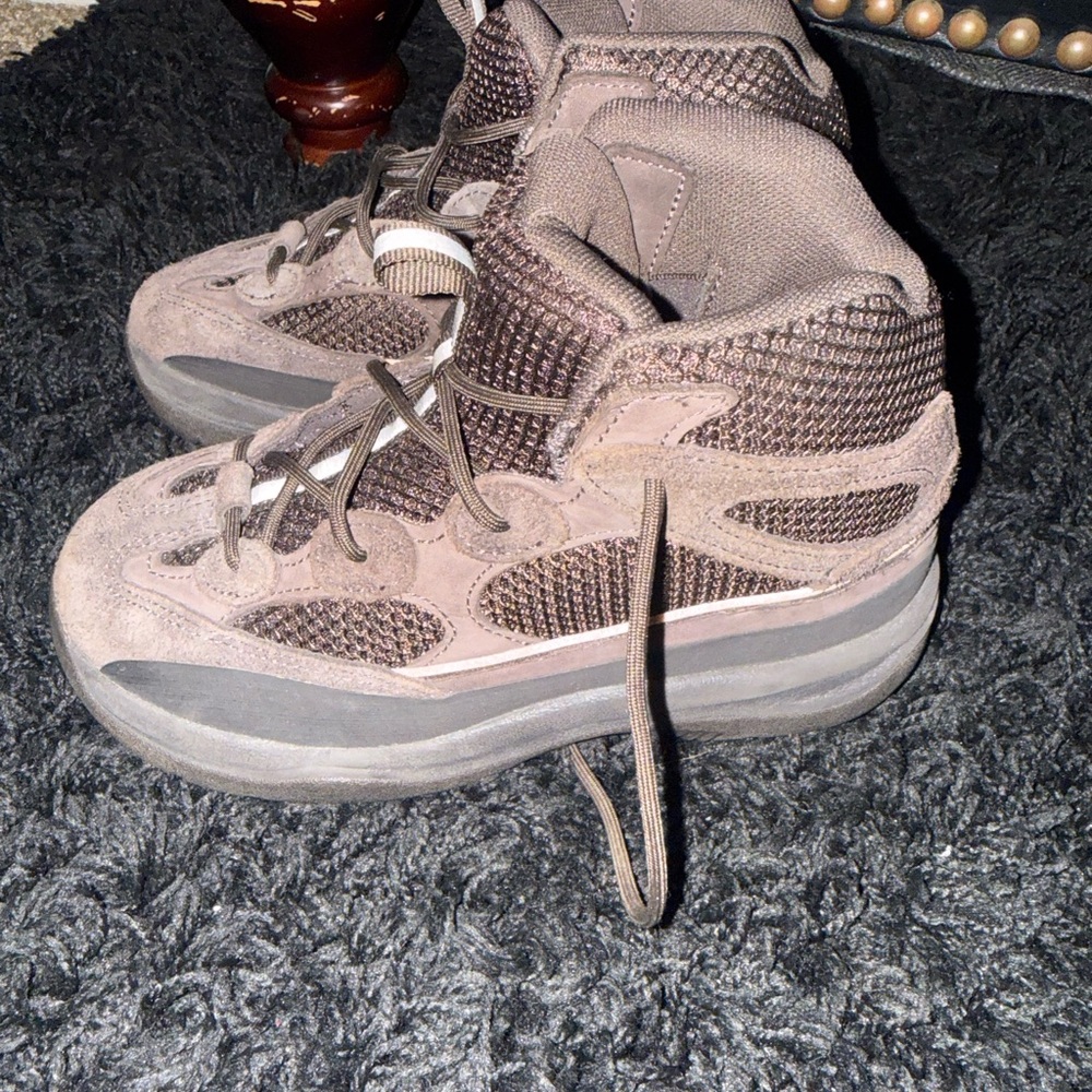 Adidas Yeezy Desert Boot ‘Oil’ - Picture 2 of 5